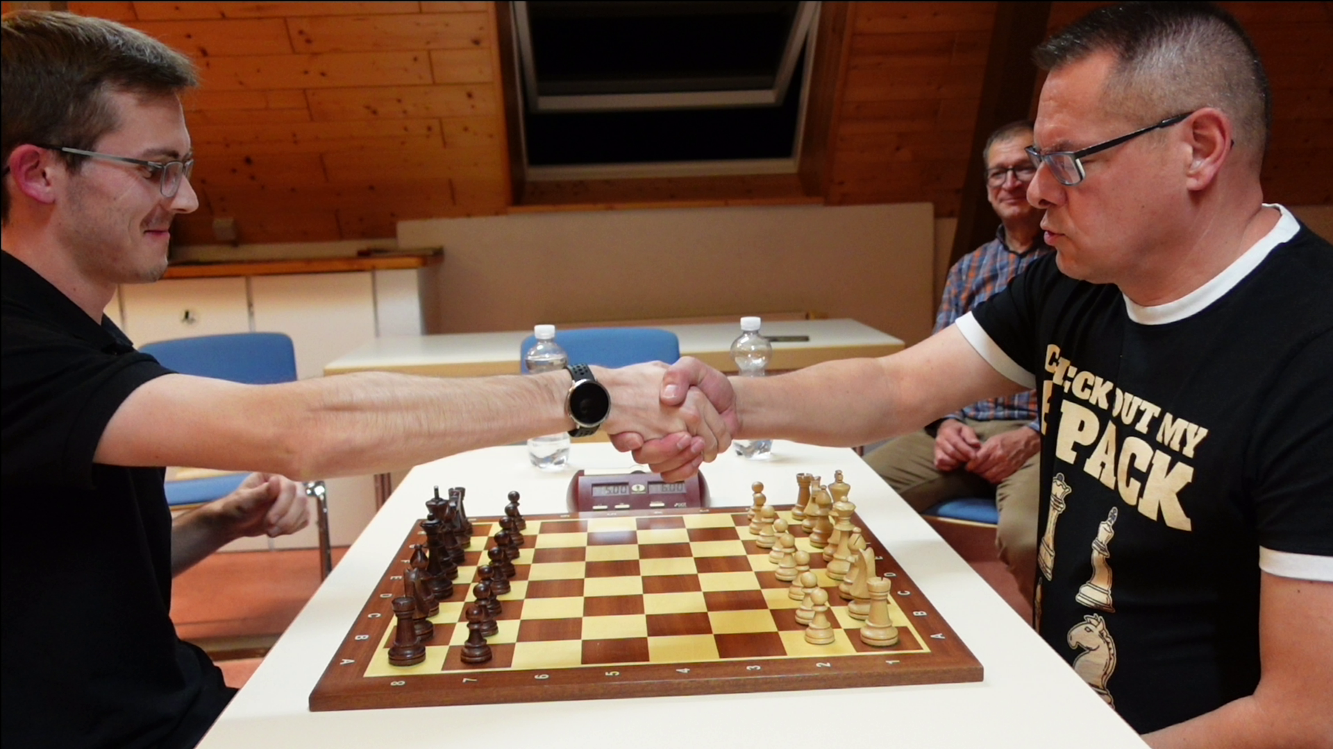 Handshake vor der Armageddon-Partie